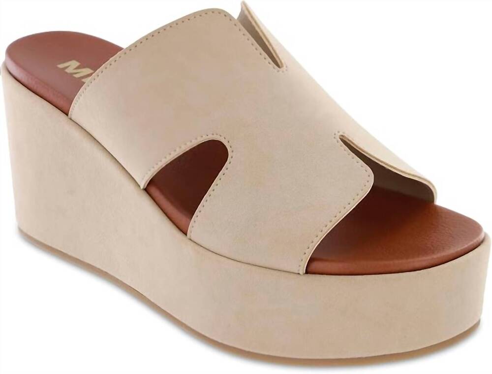 NEW MIA SHOES women's reta suede platform wedges in sand